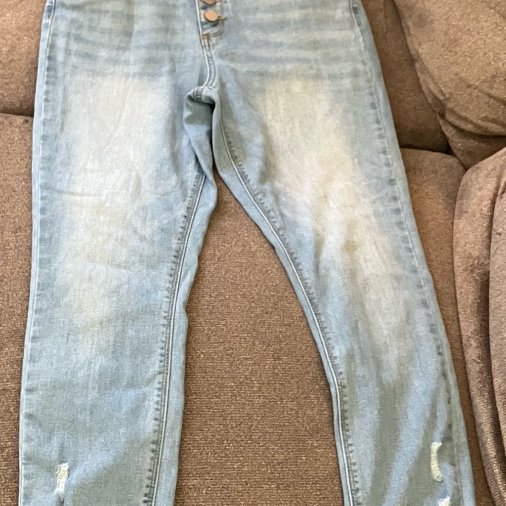 Women’s (ban-jara) Light Blue Distressed Jeans